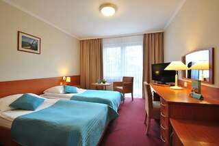 Отель Hotel La Siesta & Medical Spa Ястшембя-Гура Двухместный номер с 1 кроватью или 2 отдельными кроватями-4